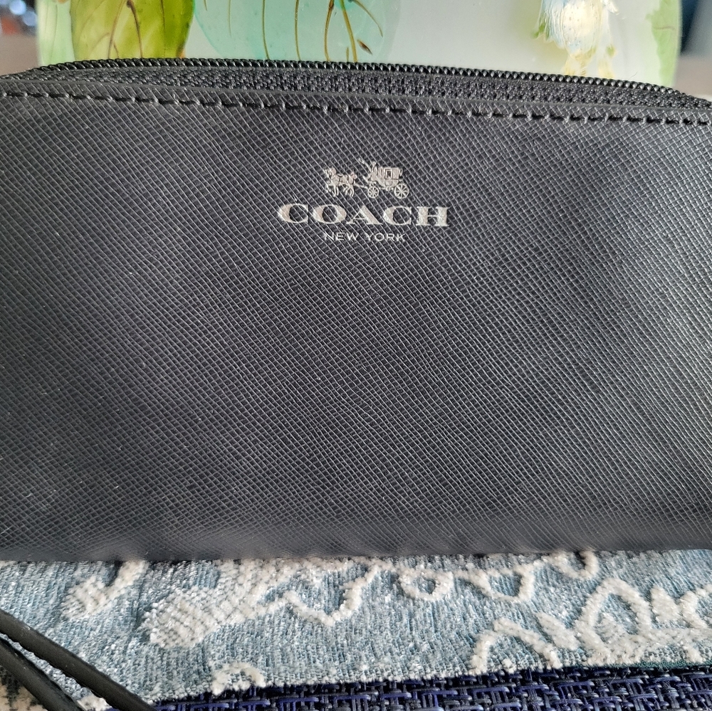 Coach Wristlet - Picture 2 of 8